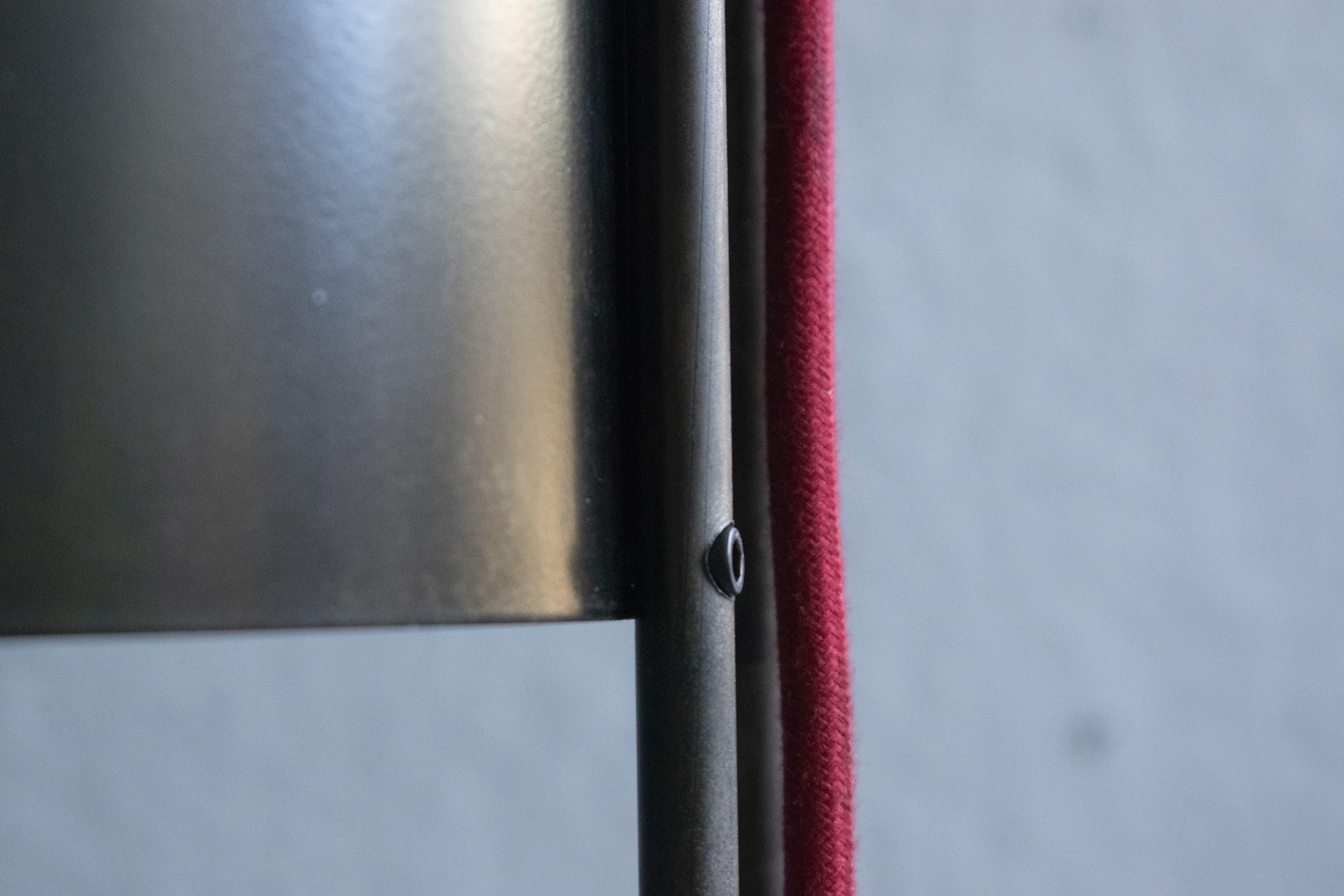 Lamp bolt