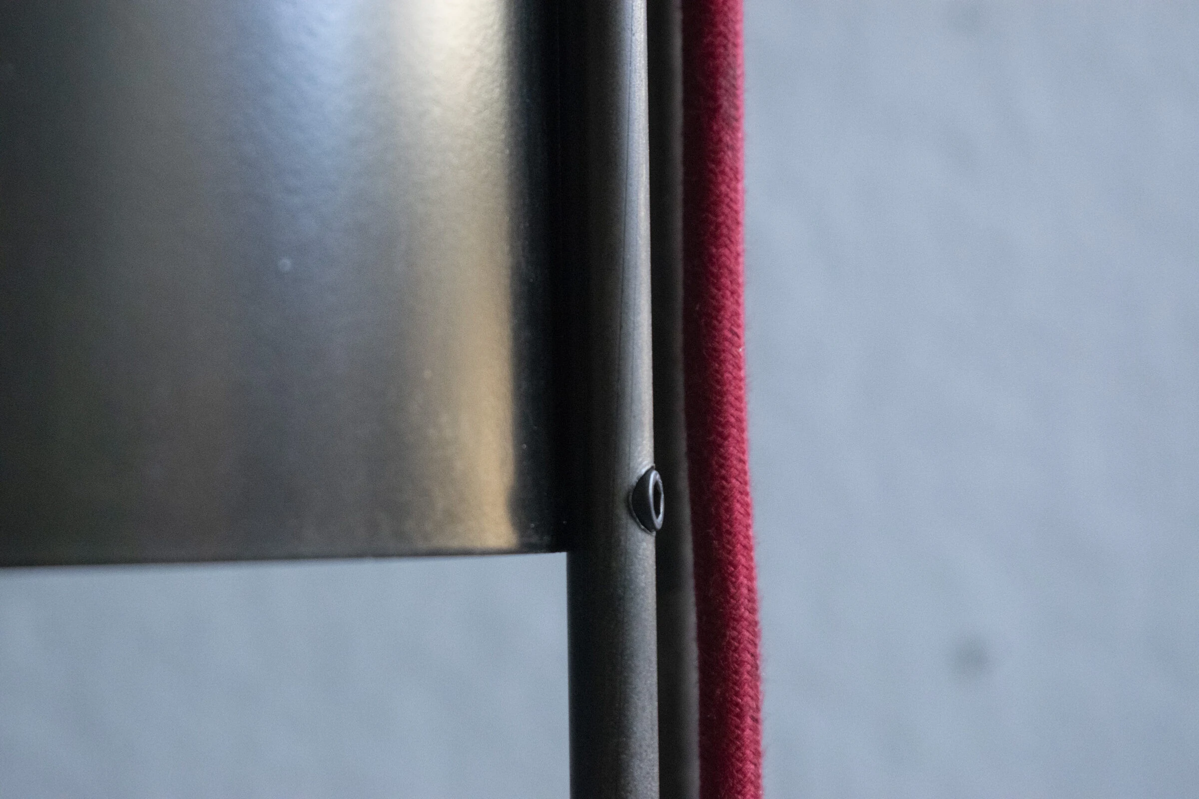 Lamp bolt